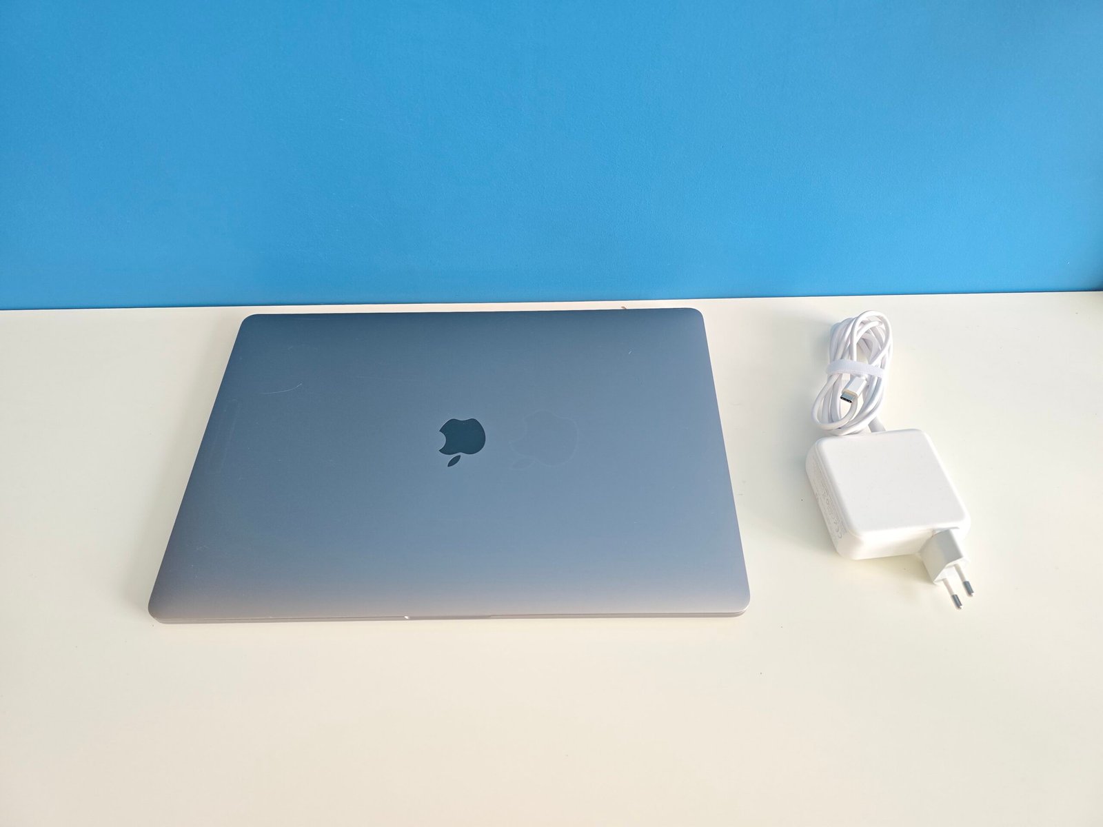 Apple MacBook PRO 2018 | 15" Retina | Core i7 | SSD 512 Go | 16 Go RAM | AMD Radeon Pro | Gris sidéral – Image 4