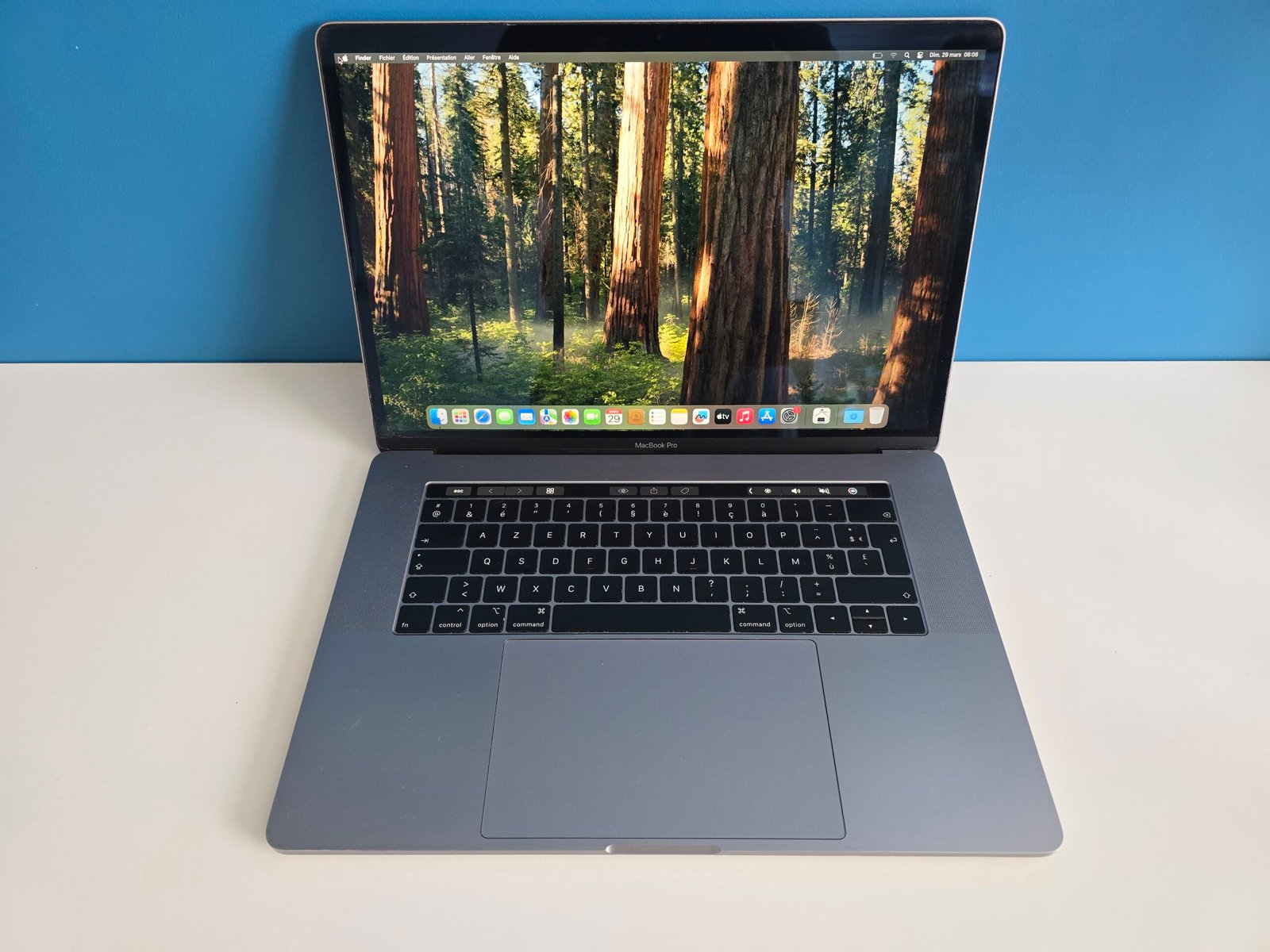 Apple MacBook PRO 2018 | 15" Retina | Core i7 | SSD 512 Go | 16 Go RAM | AMD Radeon Pro | Gris sidéral – Image 2