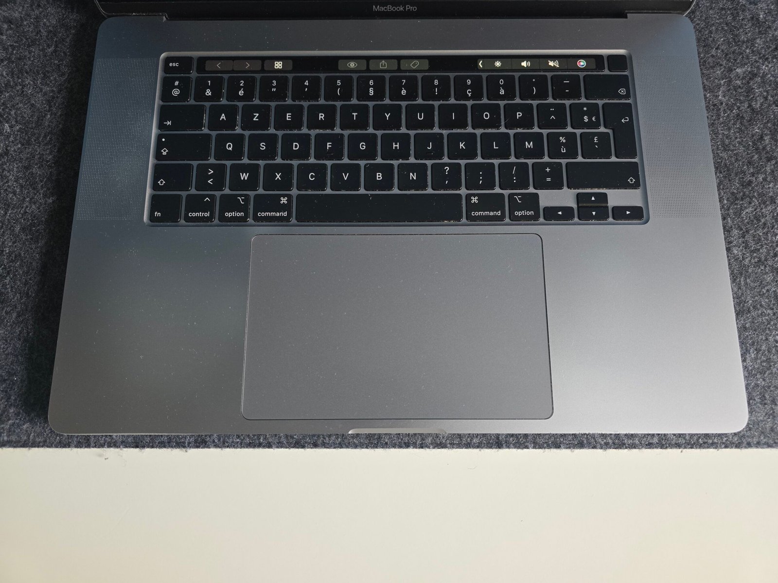 Apple MacBook PRO 2019 | 16" Retina | Core i7 | SSD 512 Go | 16 Go RAM | AMD Radeon Pro | Gris sidéral – Image 3